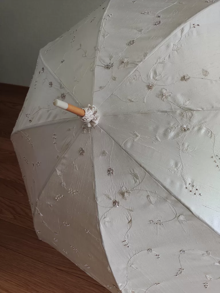 ウェディングドレス　日傘